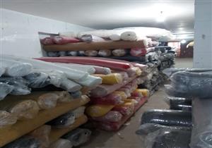 بالصور.. القبض على تاجر يروج أقمشة مهربة جمركيًا في السلام