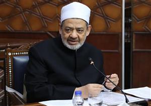 شيخ الأزهر يشكر الأطباء: أبطال يسطر التاريخ جهودهم بحروف من نور