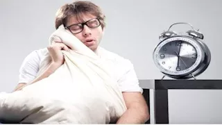 لماذا يصعب الاستيقاظ صباحا في الخريف؟ خبير يكشف السبب