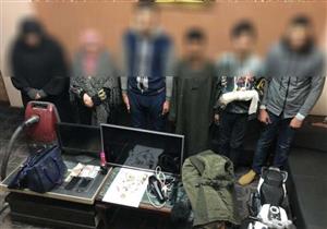 يتزعمه سيدتان.. ضبط تشكيل عصابي لسرقة المحلات التجارية بالإكراه
