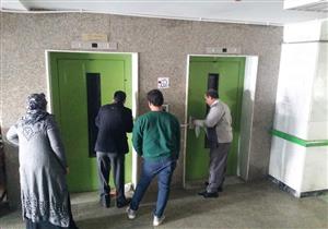 بعد واقعة "مقر حزب الحرية".. حملة لتشميع المصاعد غير المرخصة في السويس -صور