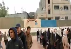 طلاب يرددون النشيد الوطني في رام الله خلال اقتحام جيش الاحتلال (فيديو)