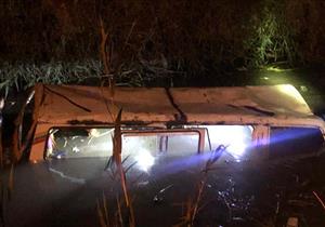 مصرع شخص وإصابة 8 في انقلاب ميكروباص بترعة في أسيوط 