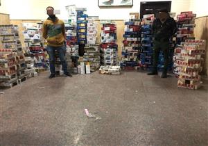 مباحث الأحداث تداهم مخزن سجائر مجهولة المصدر بالأزبكية 