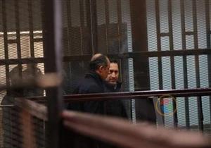 "ابتسامة وحضن وشكر".. كواليس 10 دقائق من "جلسة براءة" نجلي مبارك (صور)