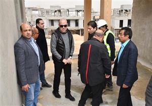 وزير الإسكان يتفقد فيلات وشقق حي جاردن سيتى الجديدة بالعاصمة الإدارية