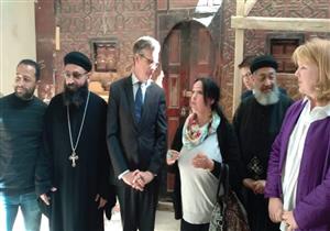 أحد مسارات العائلة المقدسة.. السفير البريطاني يزور دير جبل الطير بالمنيا