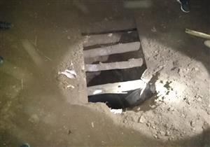 بعمق 5 أمتار.. موظف يحفر داخل منزله بحثًا عن الآثار في سوهاج