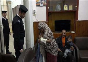 الأمن يعيد طفلة تائهة إلى أهلها في الجيزة