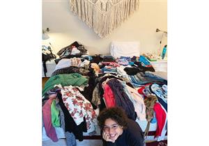 بسبب كاتبة يابانية.. سارة عبدالرحمن تعيد النظر في ترتيب ملابسها