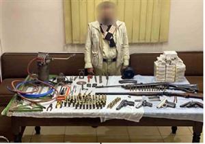 الداخلية: ضبط عامل حول مسكنه لورشة تصنيع وإصلاح الأسلحة النارية بأسيوط