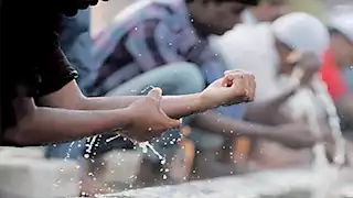 هل خروج الدم بسبب جرح يُفسد الوضوء؟.. أمين الفتوى يُجيب (فيديو)