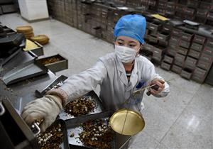 مسؤول صيني: عشرات الآلاف تعافوا من "كورونا" بفضل الطب الصيني التقليدي