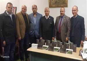 إحباط تهريب هواتف "آيفون" بمطار برج العرب