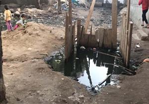 حفر وبالوعات.. أهالي برج مغيزل بكفر الشيخ يشتكون من توقف مشروع الصرف - صور