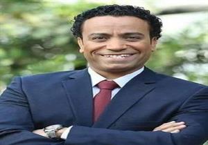 فيديو| بسبب الحظر سامح حسين يلعب "بينج بونج" مع الحائط: "برضه خسرت"