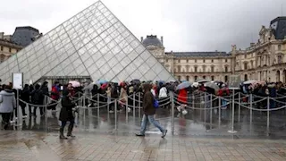 مجوهرات بـ100 مليون دولار في 4 دقائق.. أسرار سرقة متحف اللوفر