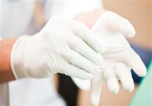 ضبط 100 ألف قفاز داخل مصنع بلاستيك غير مرخص في البحيرة