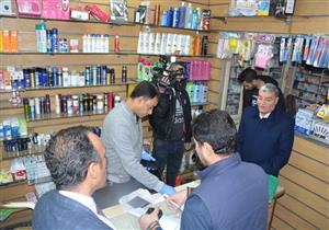 في جولة مفاجأة.. محافظ المنيا يحرر مخالفة لصيدلية – (صور)