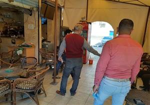 بالصور.. التشديد على أصحاب المقاهي بعدم استخدام الأكواب الزجاجية في بورسعيد لمواجهة كورونا