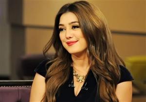 كندة علوش تعيد نشر فيديو لأنتوني هوبكنز.. وتسأل متابعيها كيف يقضون وقتهم؟