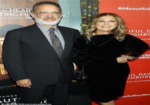 توم هانكس وزوجته يعودان إلى الولايات المتحدة بعد شفائهما من كورونا