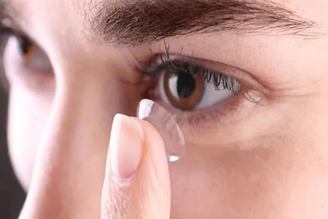 في هذه الحالات- ممنوع ارتداء العدسات اللاصقة