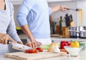 منها غسل البيض.. 5 عادات خطيرة تجعل طعامك مليء بالجراثيم (صور)