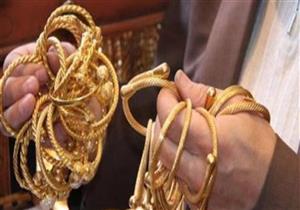 سقطت أرضًا.. حيلة سيدة لسرقة المارة بأسلوب المغافلة في القاهرة