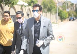  بالصور .. نجوم الفن بـ" الكمامة" في جنازة جورج سيدهم 