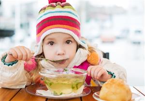 منها الزبادي.. 5 أطعمة تعزز من مناعة طفلِك ضد الفيروسات (فيديوجرافيك)