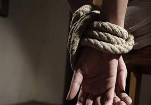 "هتعمل اللي عايزينه".. قيدوه بسلسلة وهتكوا عرضه وصوروه عاريًا بكفرالشيخ