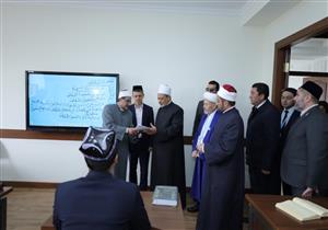 شيخ الأزهر يزور قبر الإمام البخاري في أوزبكستان