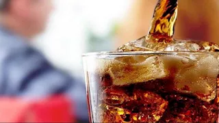 تحذير قوي من الصحة العالمية بشأن المشروبات السكرية والكحولية.. ما السبب؟