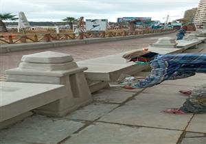 لا عمل دون كمامة.. تطبيق إجراءات مكافحة كورونا بمشروع صيانة كورنيش الإسكندرية- صور