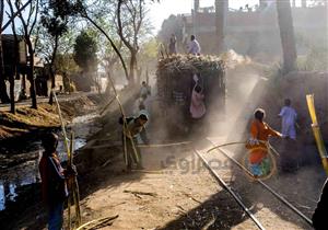 صورة وحكاية (4) في الصعيد الجواني.. مغامرة الأطفال مع قطار القصب