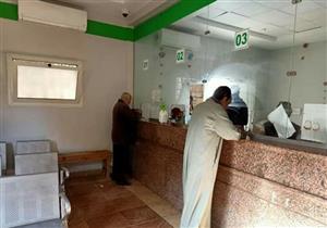 بالصور- شباب الجمعيات الأهلية يشاركون في تنظيم صرف المعاشات بدمياط