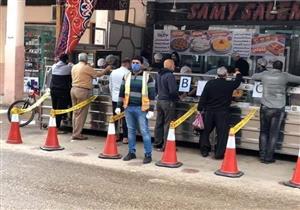 بالصور.. إجراءات احترازية أمام محلات الحلوى في بورسعيد 