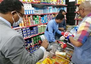 بالصور- ضبط مواد غذائية غير صالحة للاستهلاك الآدمي خلال حملة في أسوان