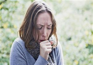 أعراض كورونا تظهر على مصابين وتختفي عند آخرين.. ما السبب؟