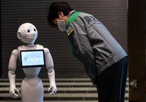 دبي الإماراتية تستعين بـ8 روبوتات لتعقيم المستشفيات من كورونا