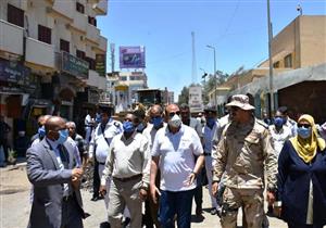  بالصور.. محافظ أسوان يتفقد مشروع تطوير السوق السياحي وميدان المحطة