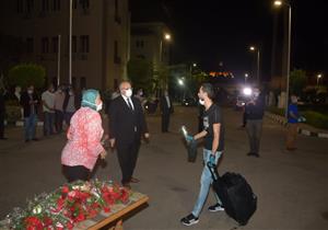  وصول 3 أفواج جديدة لمصريين عائدين من الكويت لمدينة طلاب جامعة القاهرة (صور)