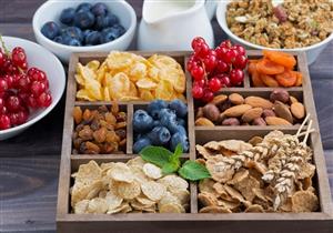 أبرزها المكسرات.. 5 سناكس خفيفة للتغلب على الجوع بين الإفطار والسحور