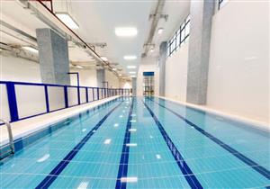 هل يمكن نقل عدوى كورونا من حمامات السباحة؟