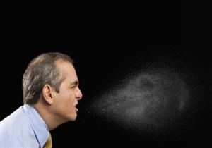 دراسة: التحدث بصوت عالي ينشر كورونا في الهواء لمدة 14 دقيقة