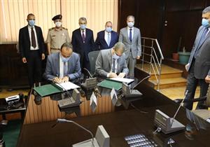 توقيع عقد تنفيذ شبكة الكهرباء الداخلية لمساحة 50 ألف فدان إضافية شرق العوينات