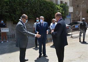 بالصور- محافظ المنيا يتفقد كورنيش النيل وشوارع المدينة في أول أيام العيد