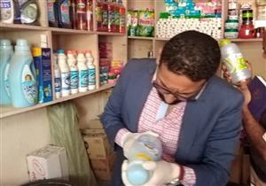 مجهولة المصدر وغير مرخصة.. مصادرة كميات كبيرة من المواد الغذائية والمنظفات داخل مخازن بعين شمس