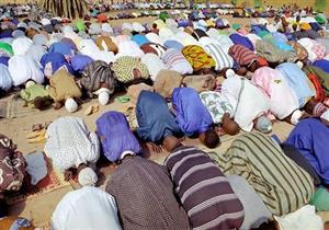 بعد إعادة فتحها.. قليلون يضعون الكمامات في مساجد بوركينا فاسو المزدحمة